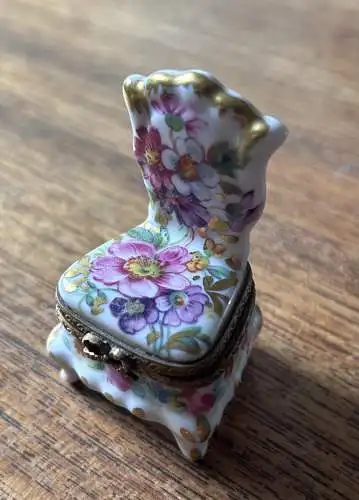 Vintage Limoges Porzellan Schmuckdose “Slipper Chair” Trinket Box