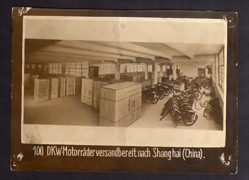 Foto 100 DKW Motorräder versandbereit nach Shanghai China 1928 Tsingtau
