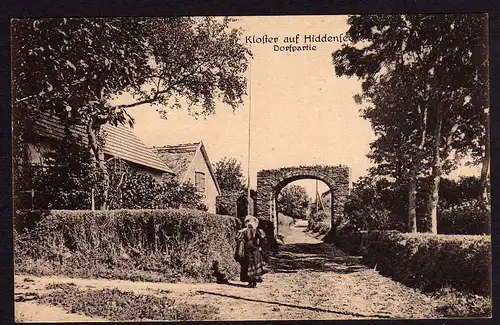 37410 AK Kloster auf Hiddensee Dorfpartie um 1925