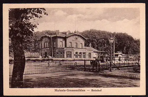 35582 AK Malente Gremsmühlen Bahnhof Schranke um 1920