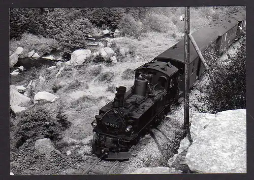 93799 AK Foto Eisenbahn Lok 99 1585 1977 mit P 14287 vor Schössel im Wald