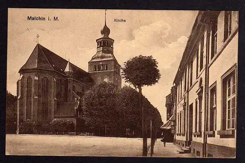 70659 AK Malchin Kirche Häuser 1920