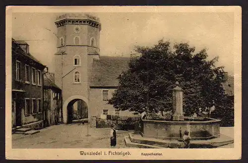 49763 AK Wunsiedel Fichtelgebirge Koppethentor Brunnen Alexandersberg 1923