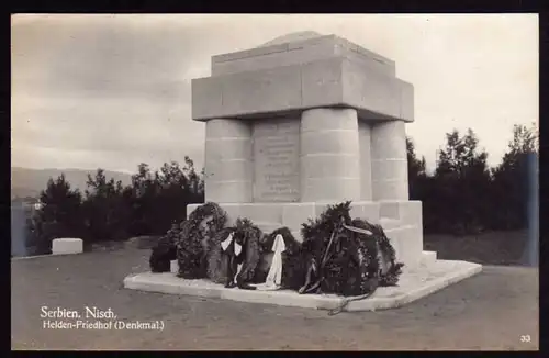 44601 AK Fotokarte Nisch Serbien Helden Friedhof Denkmal