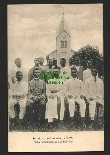 146534 AK Kamerun Missionar mit seinen Lehrern Kath. Pallottinermission