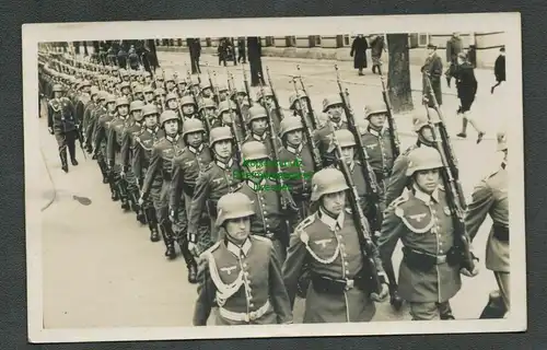 137189 AK Königsberg Ostpreußen um 1939 Fotokarte Soldaten Gewehr Uniform