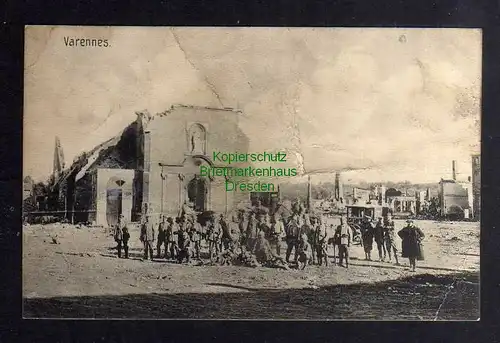 132640 AK Varennes 1914 Soldaten vor zerstörter Kirche