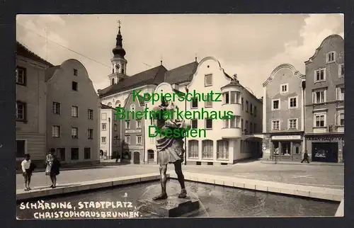 120671 AK Schärding Stadtplatz um 1955 Christophorusbrunnen Oberösterreich
