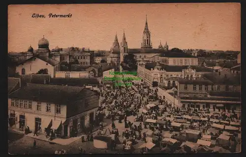 150350 AK Libau Petermarkt um 1918 viele Personen u. Marktstände Liepaja Kurland