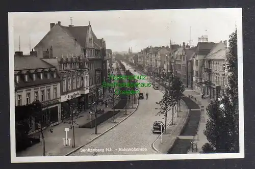 126812 AK Senftenberg N.L-. 1936 Fotokarte Bahnhofstraße Tapezierer Dekorateur