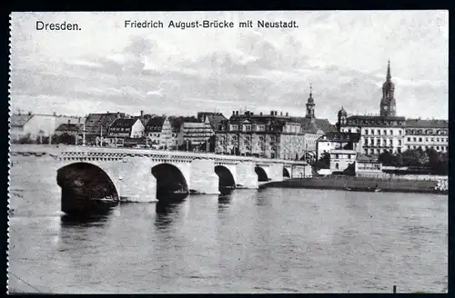 36533 AK Dresden um 1910 Friedrich August Brücke mit Neustadt