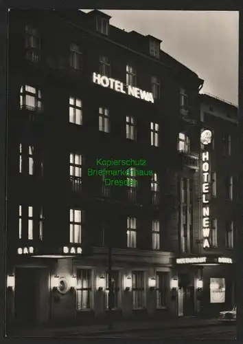 143370 AK Berlin Hotel Newa 1966 Bar Beleuchtung am Abend
