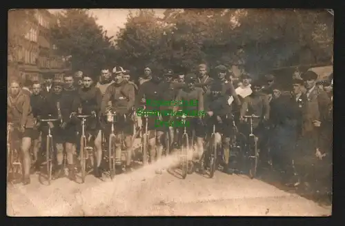 142801 AK Fotokarte Fahrrad Radrennen Sport um 1910 1915