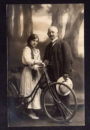 94021 AK All Heil Fahrrad Fotokarte 1917 Mann und Frau