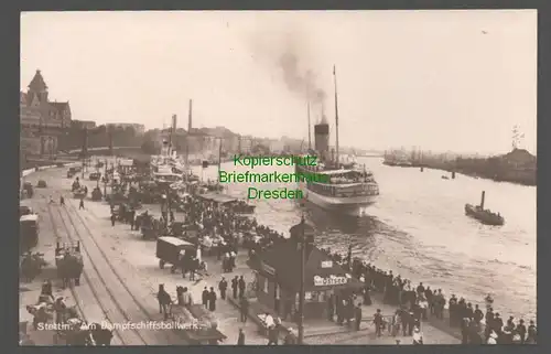 142034 AK Stettin Am Dampfschiffbollwerk ankommender Dampfer um 1930