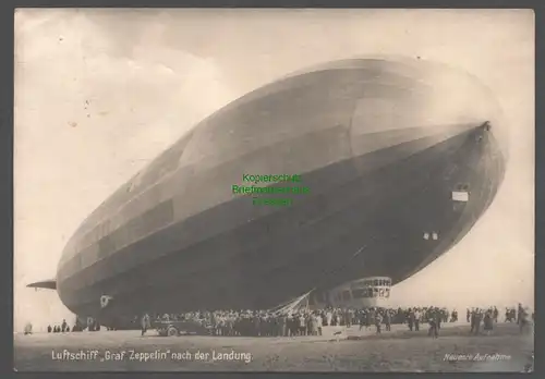 155507 AK Leipzig 1930 Fotokarte Luftschiff Graf Zeppelin nach der Landung