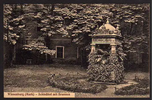 67274 AK Wiesenburg Mark Schloßhof mit Brunnen 1916