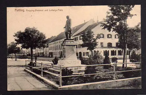 98294 AK Plattling Preysing Denkmal Ludwigs Platz um 1910