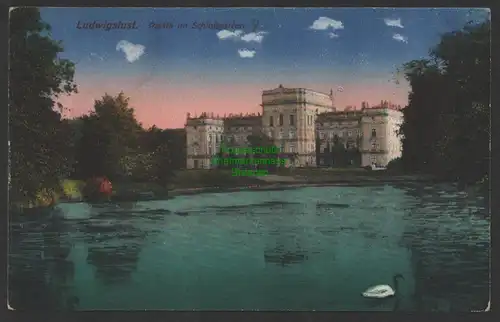 154456 AK Ludwigslust Partie im Schlossgarten Schloss um 1920