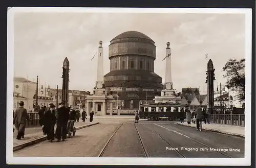 63517 AK Posen Eingang zum Messegelände um 1930 Fotokarte Straßenbahn