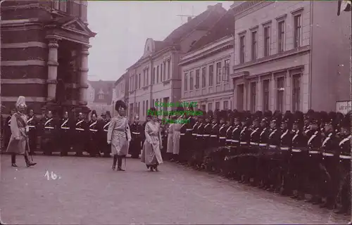 156003 AK Parchim Kaiserliches Postamt Fotokarte Kaiser nimmt Parade ab 1913