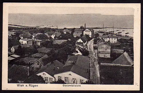 36283 AK Wiek Rügen Gesamtansicht Straße um 1925