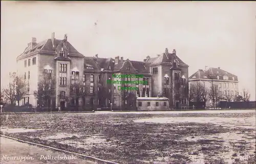 157416 AK Neuruppin um 1930 Polizeischule