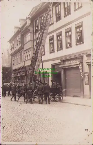 157030 AK Quedlinburg Fotokarte um 1920 Feuerwehr Einsatz Übung Geschäft