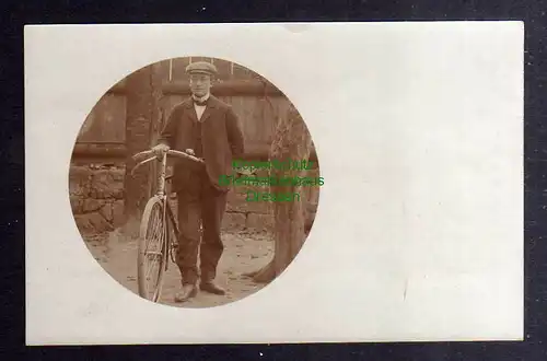 129378 AK Fotokarte Mann mit Fahrrad um 1910