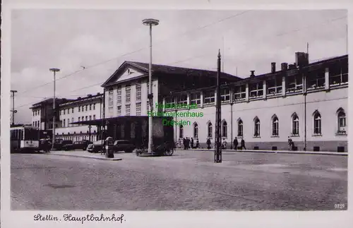 153317 AK Stettin Hauptbahnhof Straßenseite um 1940