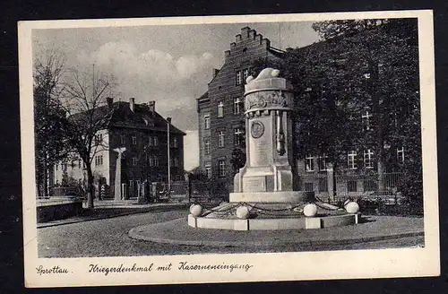 107426 AK Sprottau Kriegerdenkmal Kaserneneingang um 1940