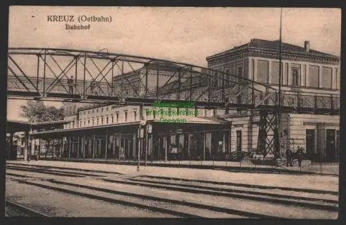 150003 AK Kreuz Ostbahn 1915 Bahnhof Gleisseite Fußgängerbrücke