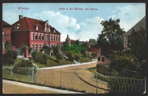 147232 AK Stössen Stößen um 1920 Blick in die Schulstr. mit Schule