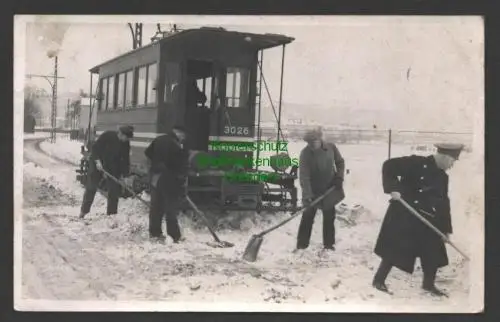 145704 AK Fotokarte Straßenbahn Winter um 1935 Arbeitskammeraden im Schnee