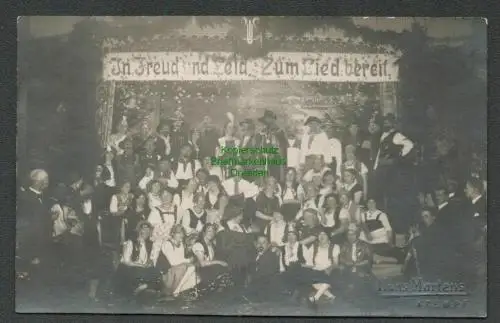 137463 AK Fotokarte Krempe Sängerfest Fasching um 1910 In Freud und Leid, zum Li