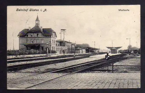 117819 AK Güsten Bahnhof Westseite 1911 Gleisanlagen Bahnpost