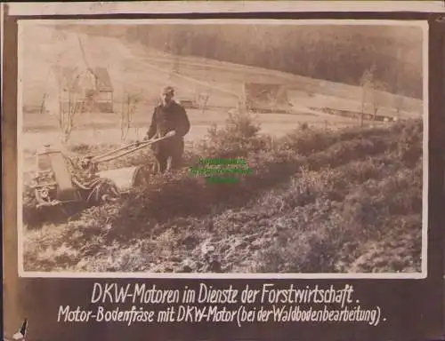 B15728 Fotokarte zur Geschichte von DKW um 1928 Motor Bodenfräse Forstwirtschaft