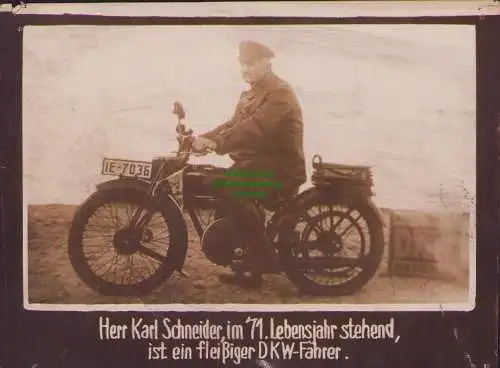 B15711 Fotokarte zur Geschichte von DKW um 1928 71 jähriger K Schneider Motorrad