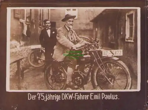 B15702 Fotokarte zur Geschichte von DKW um 1928 Austellung Zwickau Motorrad