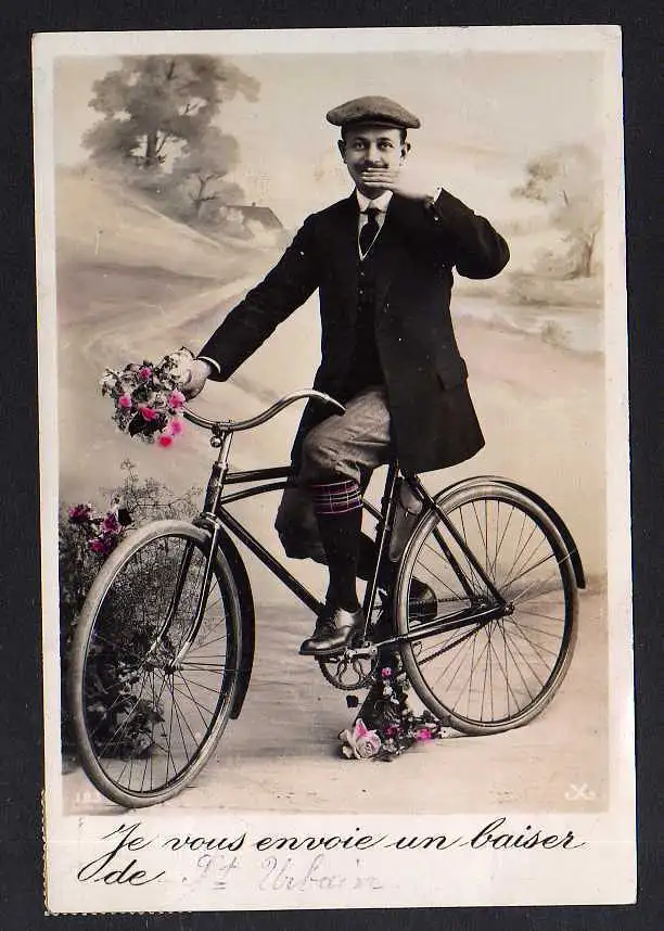 92770 AK Mann mit Fahrrad Fotokarte 1913 France Frankreich St. Urbain