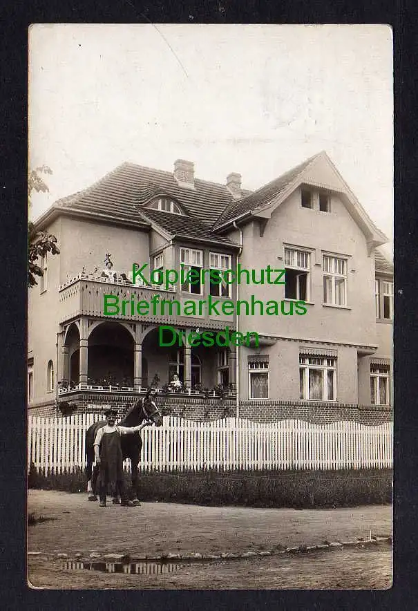 117303 AK Neuruppin 1912 Fotokarte Wohnhaus