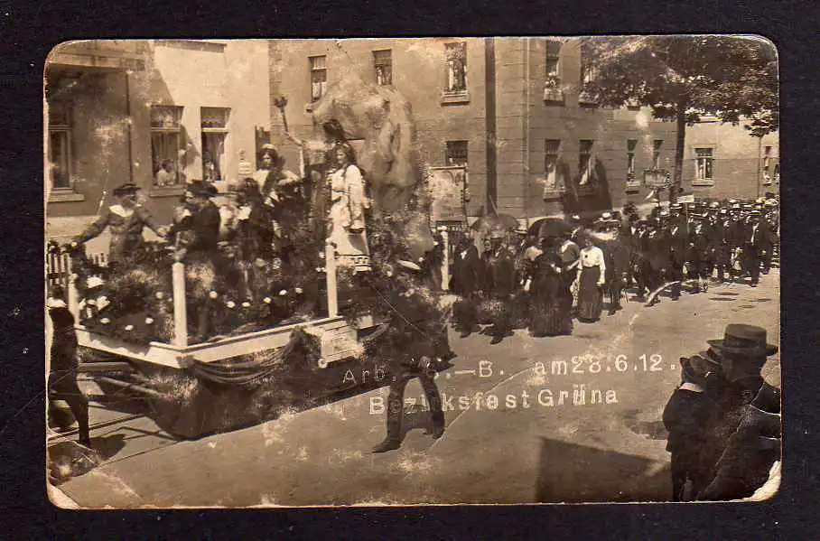 104240 AK Grüna Sachs. Fotokarte Bezirksfest 1912 Festumzug Wagen