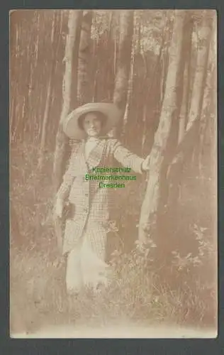 138772 AK Danzig 1914 Fotokarte Frau Mode lange karierte Jacke Mantel
