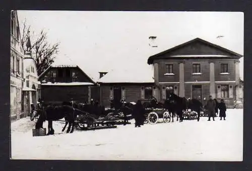 109557 AK Jelgava Mitau Lettland um 1916 Markt Pferde Schlitten Wagen Fotokarte