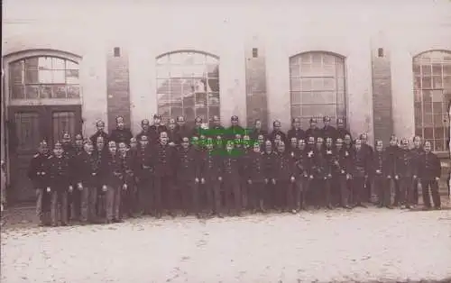155612 AK Fotokarte Neugersdorf Fabrik Feuerwehr Uniformierte um 1910