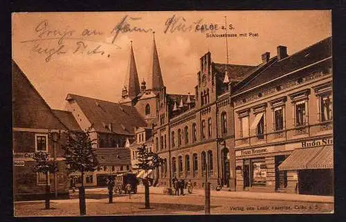 78661 AK Calbe Saale 1906 Schlossstrasse mit Post Geschäfte Franz Messow