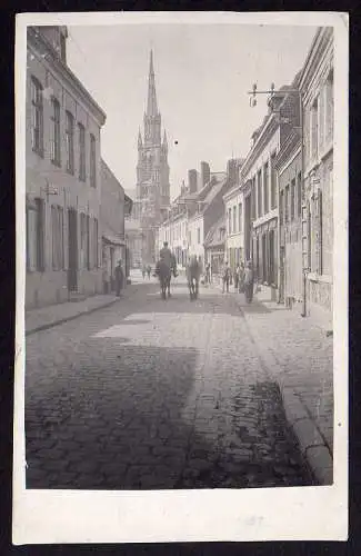 61222 AK Feldpost aus Belgien Fotokarte Straßenansicht 1917