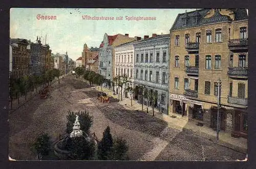 84955 Ansichtskarte Gnesen Gniezno Provinz Posen Wilhelmstrasse mit Springbrunnen 1915