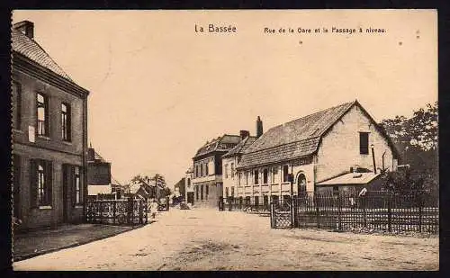 75907 AK La-Bassée La Bassee Rue de la gare et le Passage a niveau 1915 Feldpost