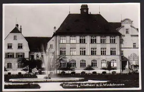 60661 AK Freilassing Schulhaus G. Wredebrunnen 1954 Fotokarte